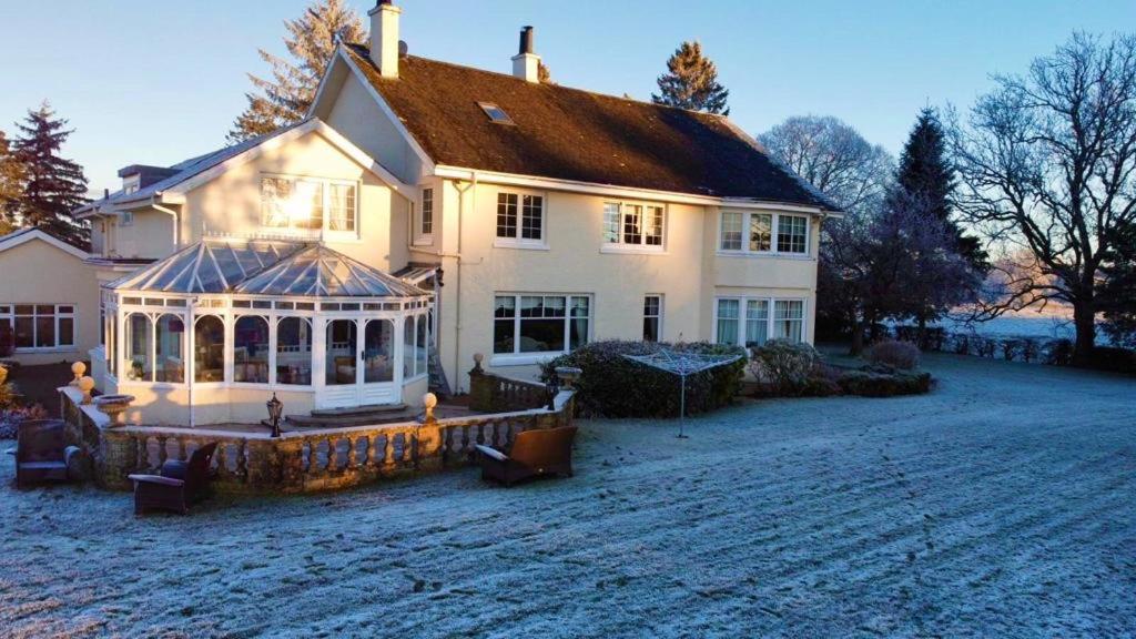 Finn Village - Loch Lomond Villa B&B - Black Room With Jacuzzi-Style Bath Glasgow Exterior foto